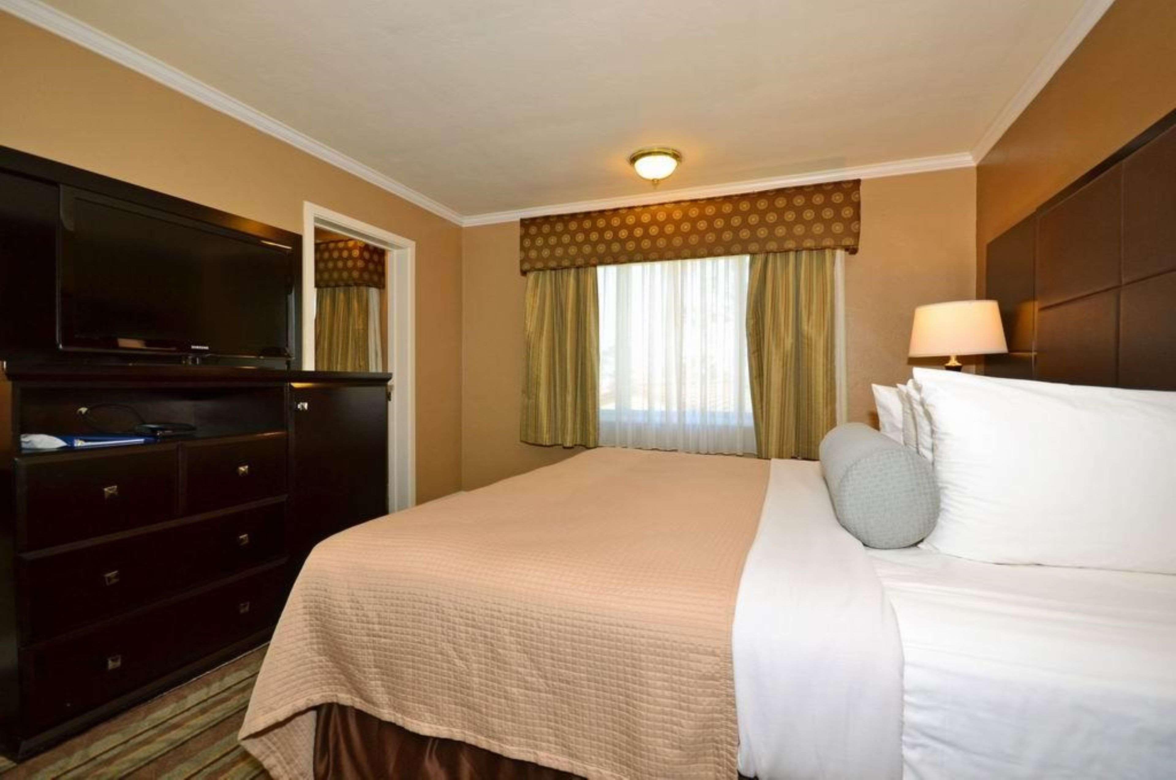 Best Western Carmel'S Town House Lodge Buitenkant foto